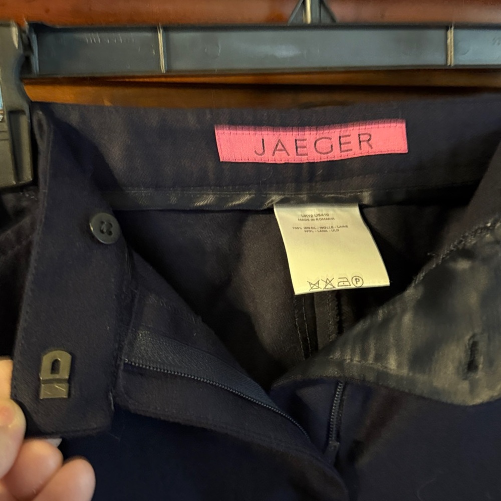 Jaeger women’s Navy Dress 100% Wool Pants size 10 EUC- like New - Picture 2 of 9